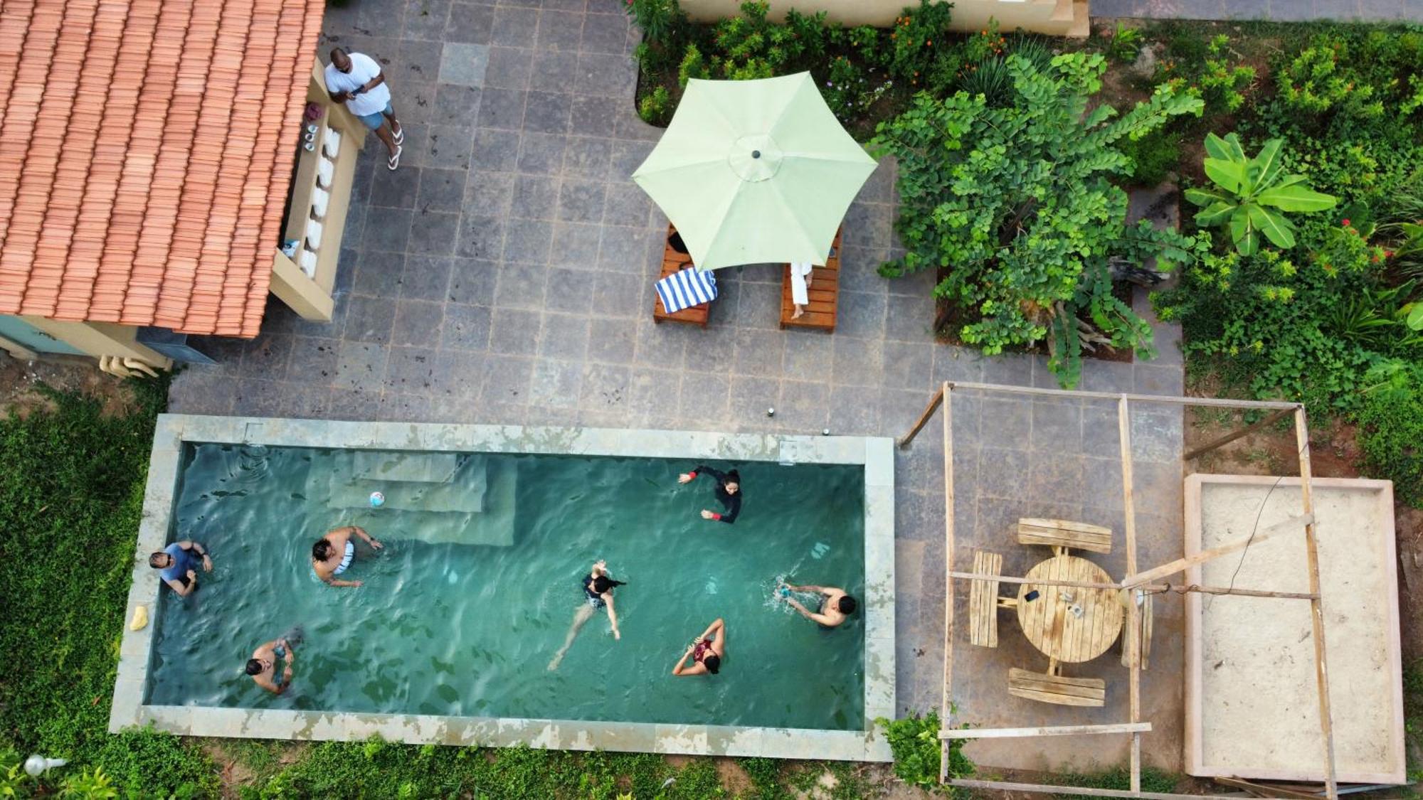 Bed & Breakfast Caju Grove - The Big Yellow Goan House Guirim